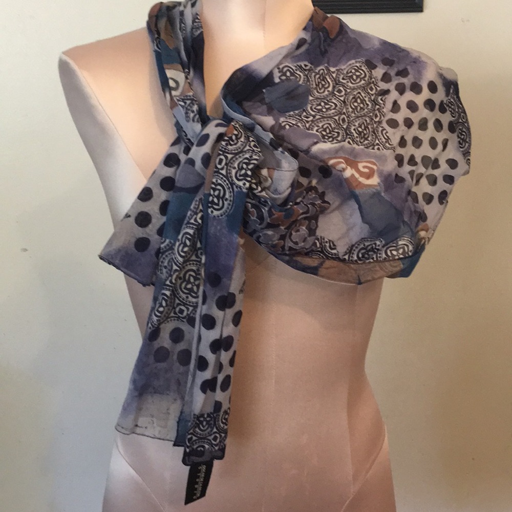Oscar DeLa Renta Women’s Scarf NWOT 63”x 15” Luxurious Beauty for the defining.